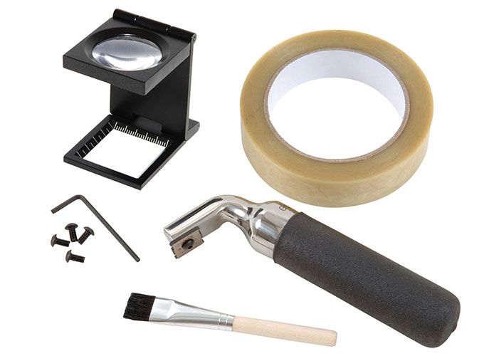 Elcometer 107 ristkriipsu lõikamise komplekt luubiga, teibiga, harjaga ja lõiketööriistaga