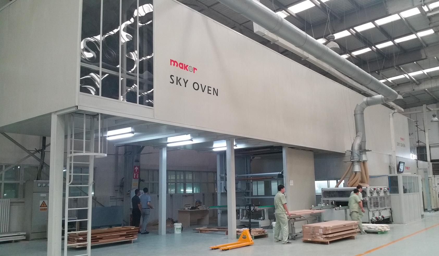 Makor Sky Oven tööstuslik kuivatusahi puittoodete viimistlusliinil tehasehallis