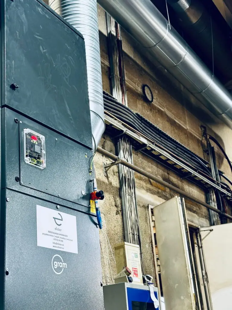 Süsteemi juhtkilp ja Elisteri paigalduse silt